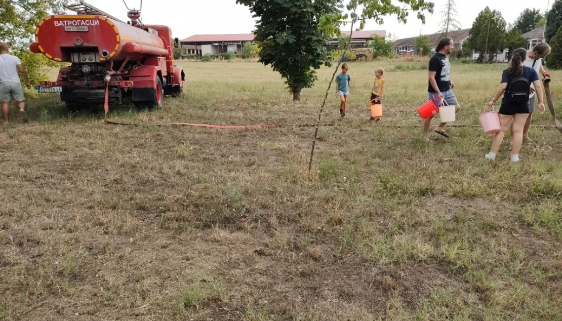 ЖЕЂ, СВУДА ОКО НАС!
